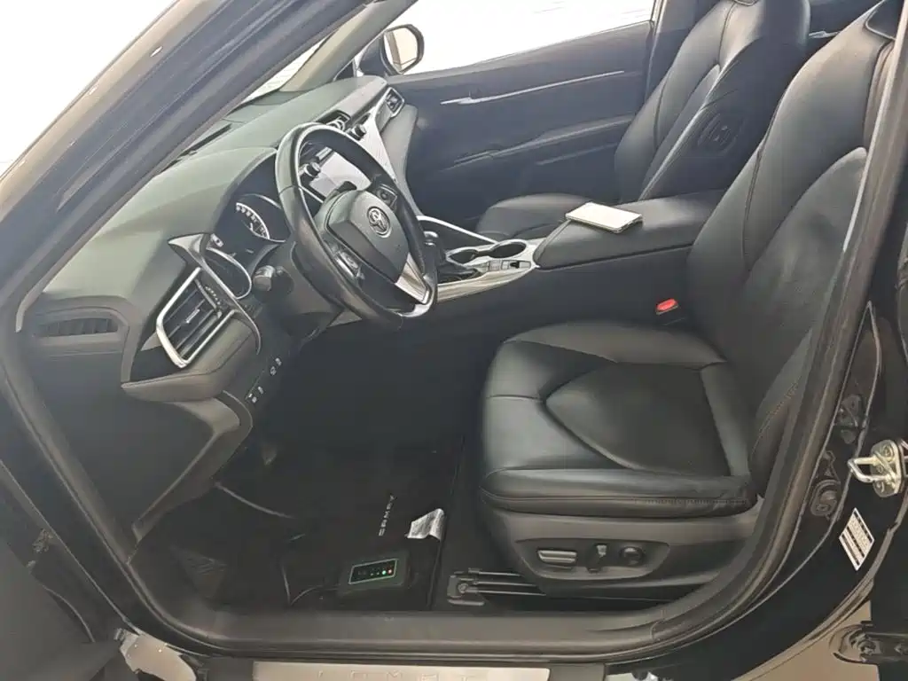 Toyota Camry 2020 — фото 15