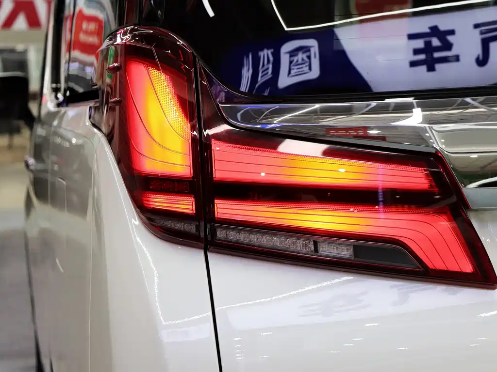 Toyota Alphard 2020 — фото 39