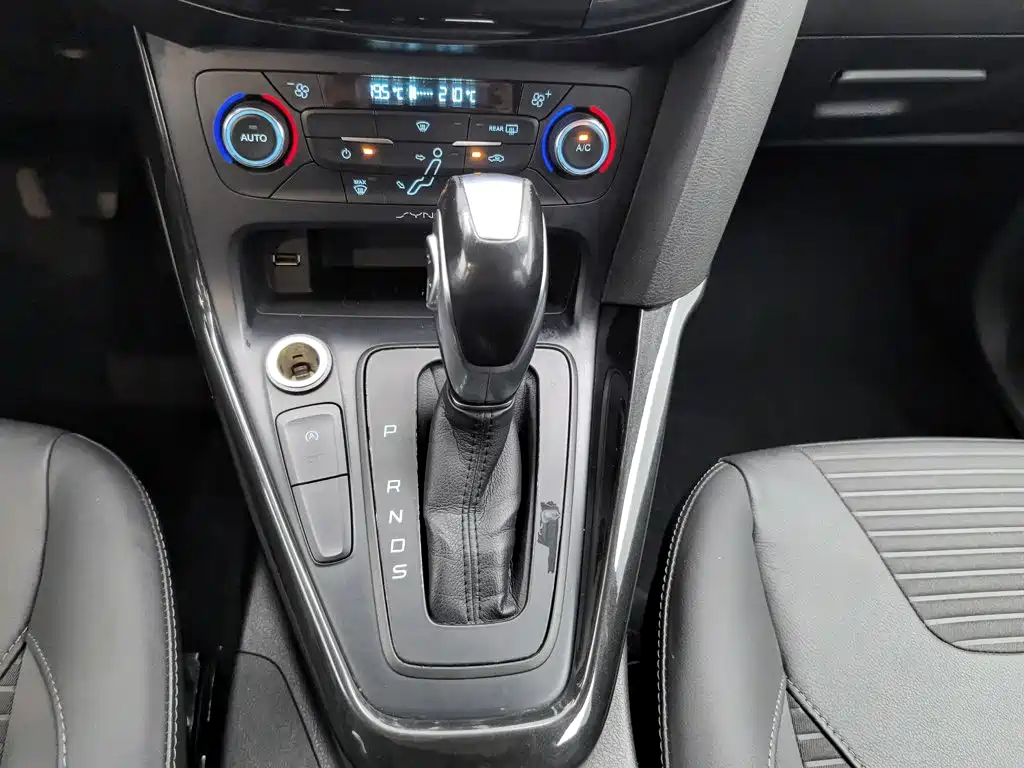 Ford Focus 2016 — фото 13