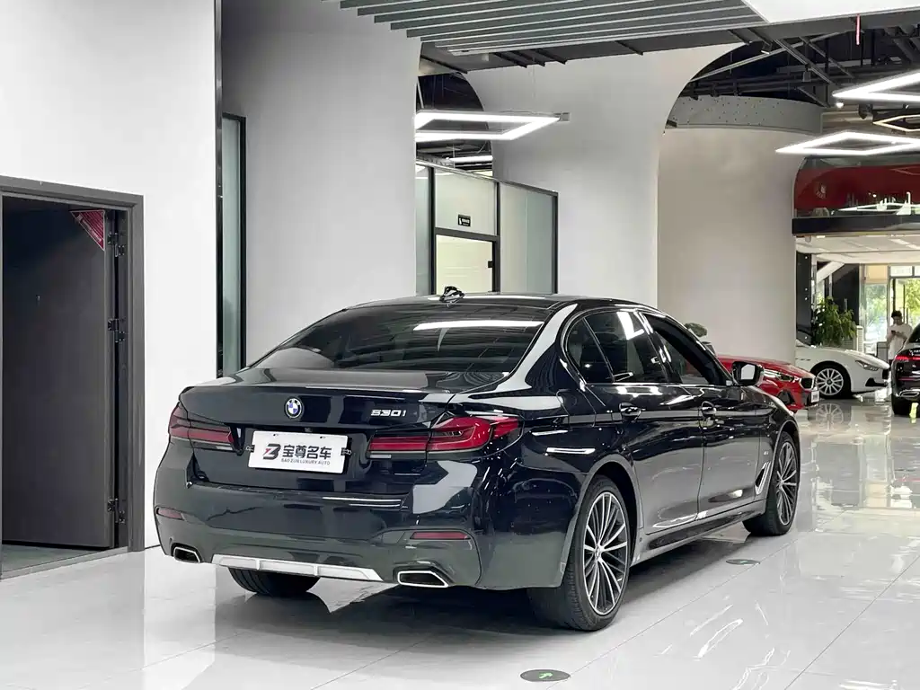 BMW 5 Series 2021 — фото 12