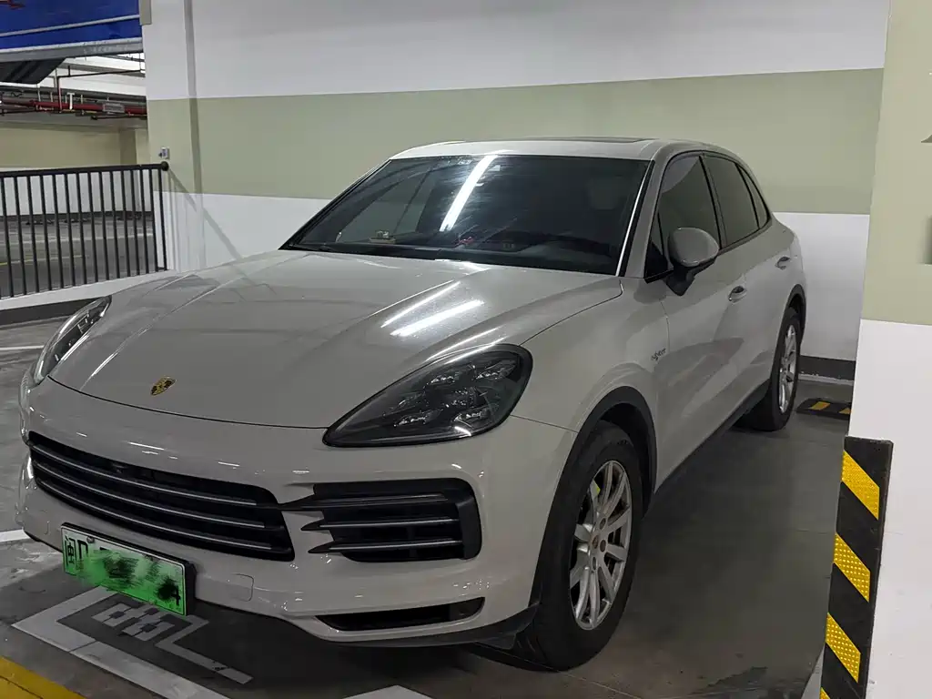 Porsche Cayenne New Energy 2019 — фото 1