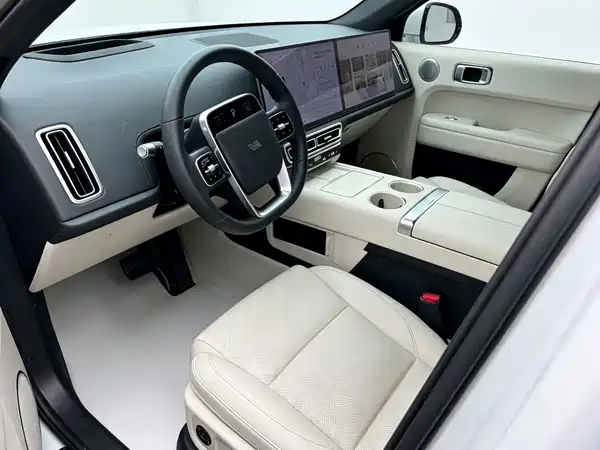 Li Auto L6 2025