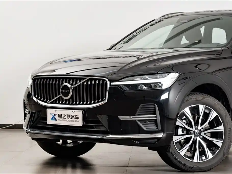 Volvo XC60 2025 — фото 3