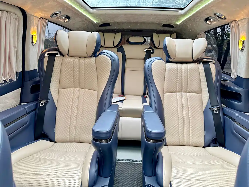 Mercedes-Benz V-Class 2018 — фото 16