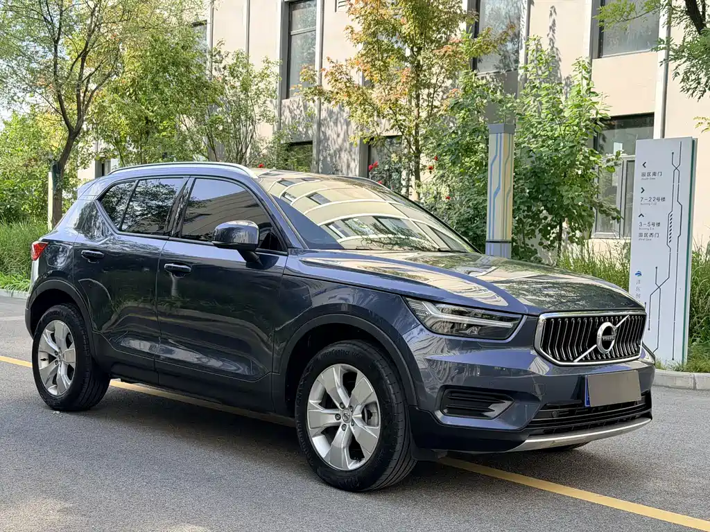 Volvo XC40 2022 — фото 3