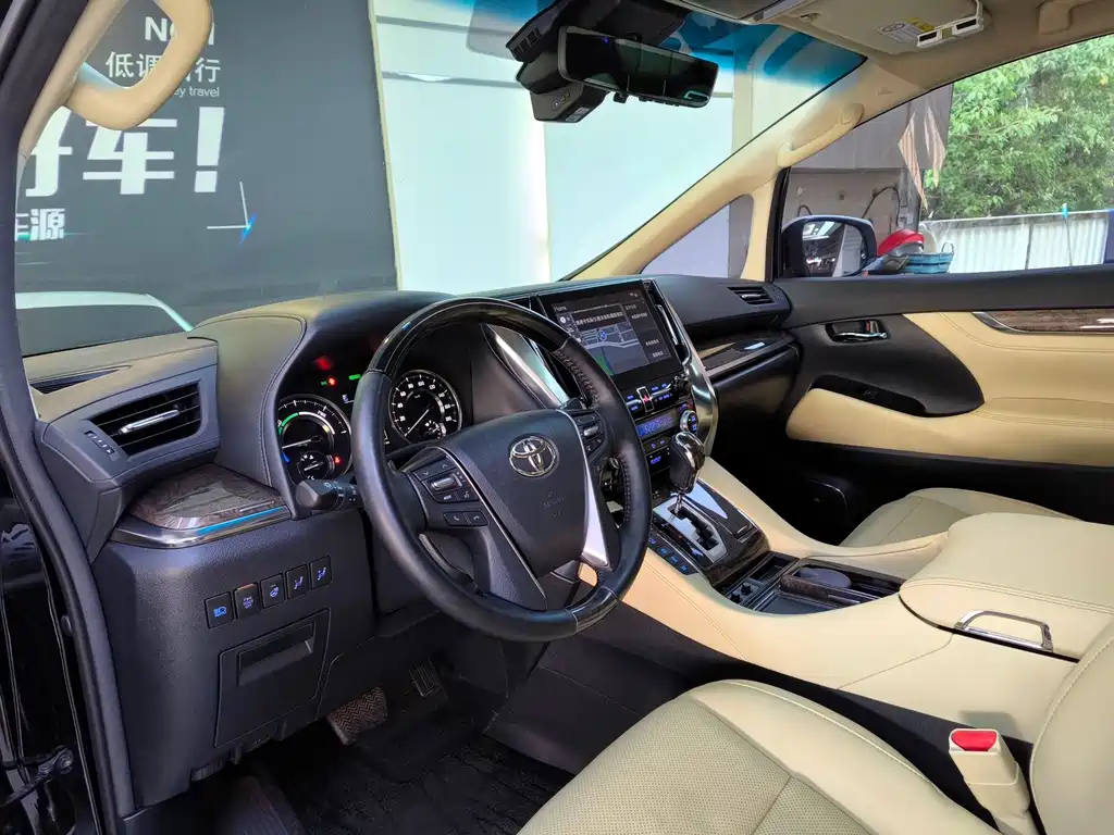 Toyota Vellfire 2022 — фото 13