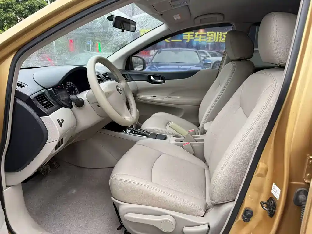 Nissan Tiida 2013