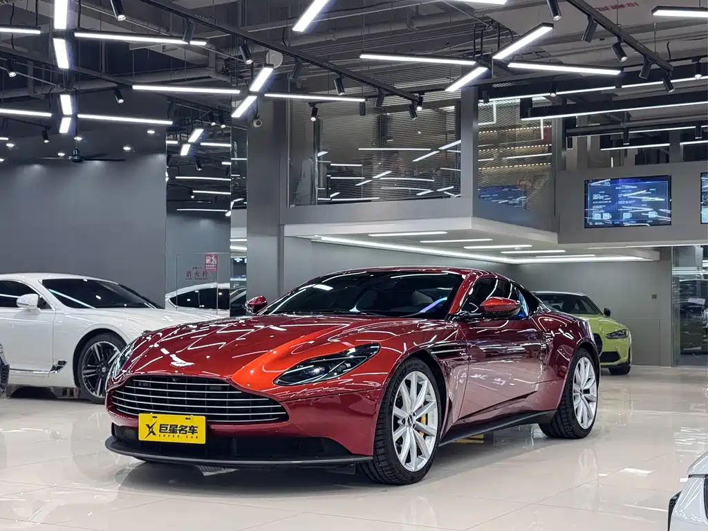 Aston Martin DB11 2020 — фото 1