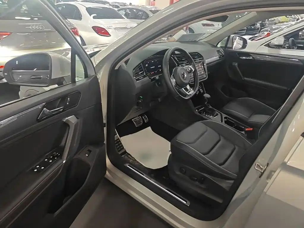 Volkswagen Tiguan L 2021 — фото 16