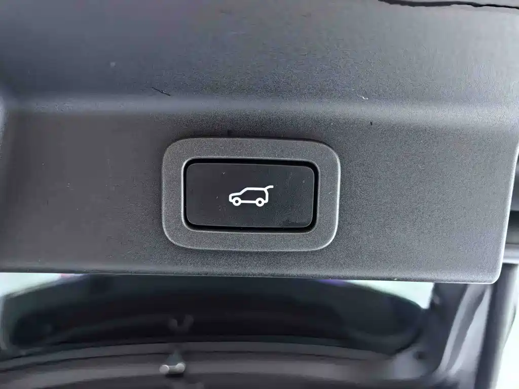 Jaguar F-PACE 2017 — фото 18