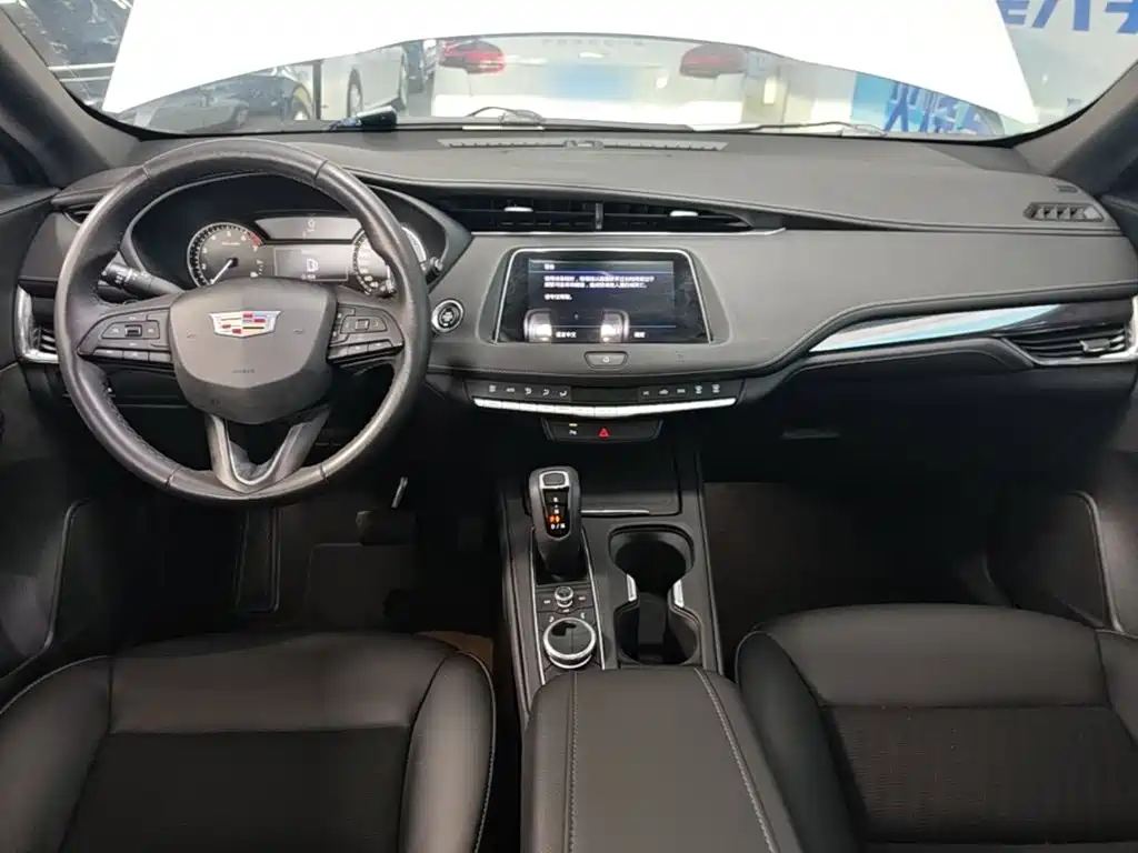 Cadillac XT4 2019 — фото 10