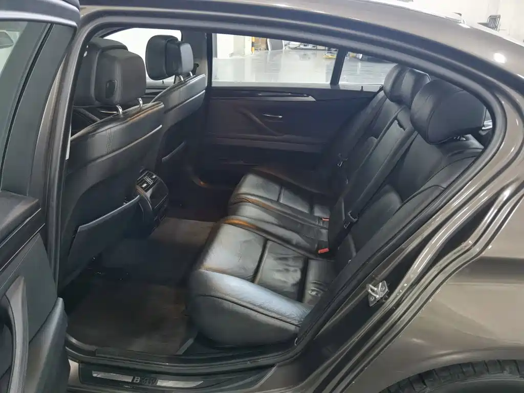 BMW 5 Series 2013 — фото 15