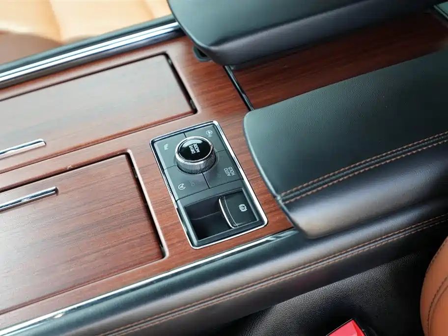 Lincoln Navigator 2021 — фото 19