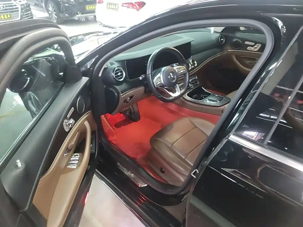 Mercedes-Benz E-Class 2019 — фото 16