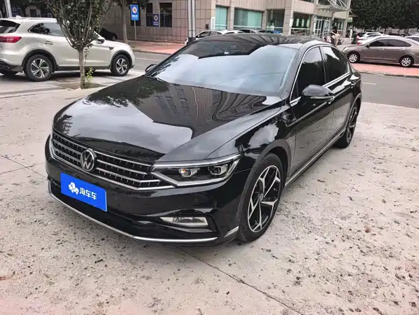 Volkswagen Magotan 2025