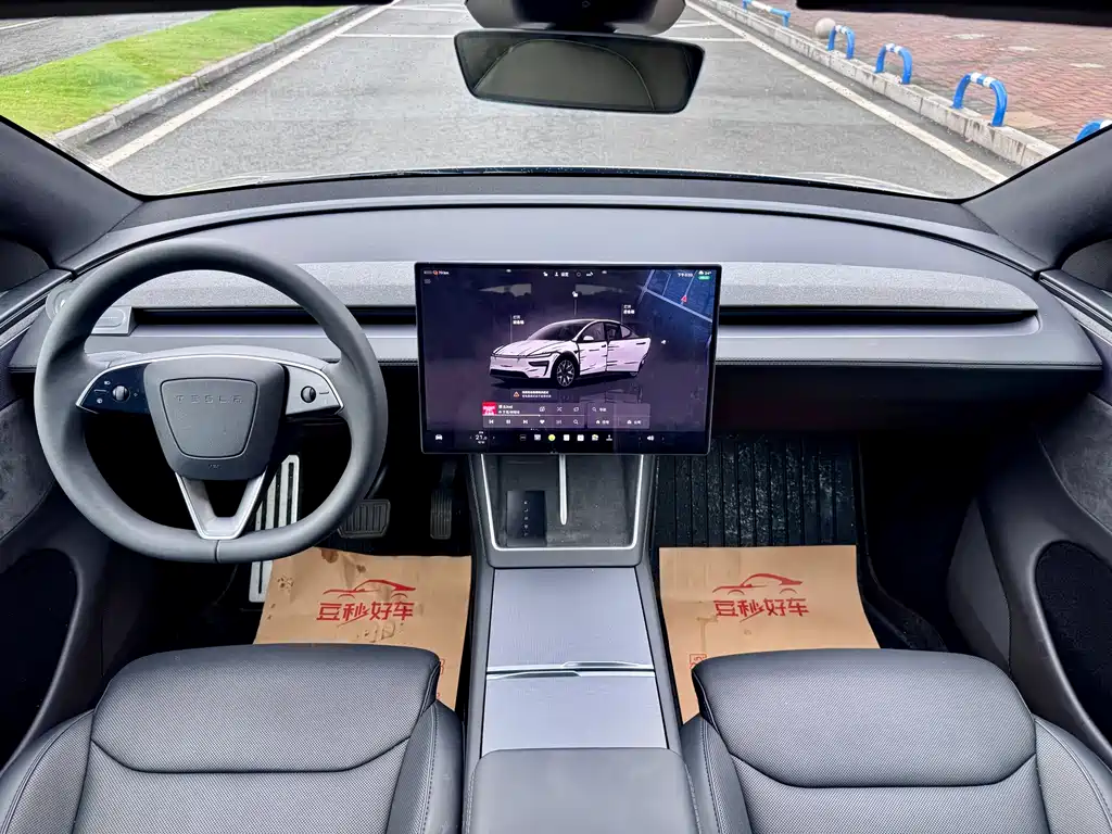 Tesla Model Y L 2025 — фото 11