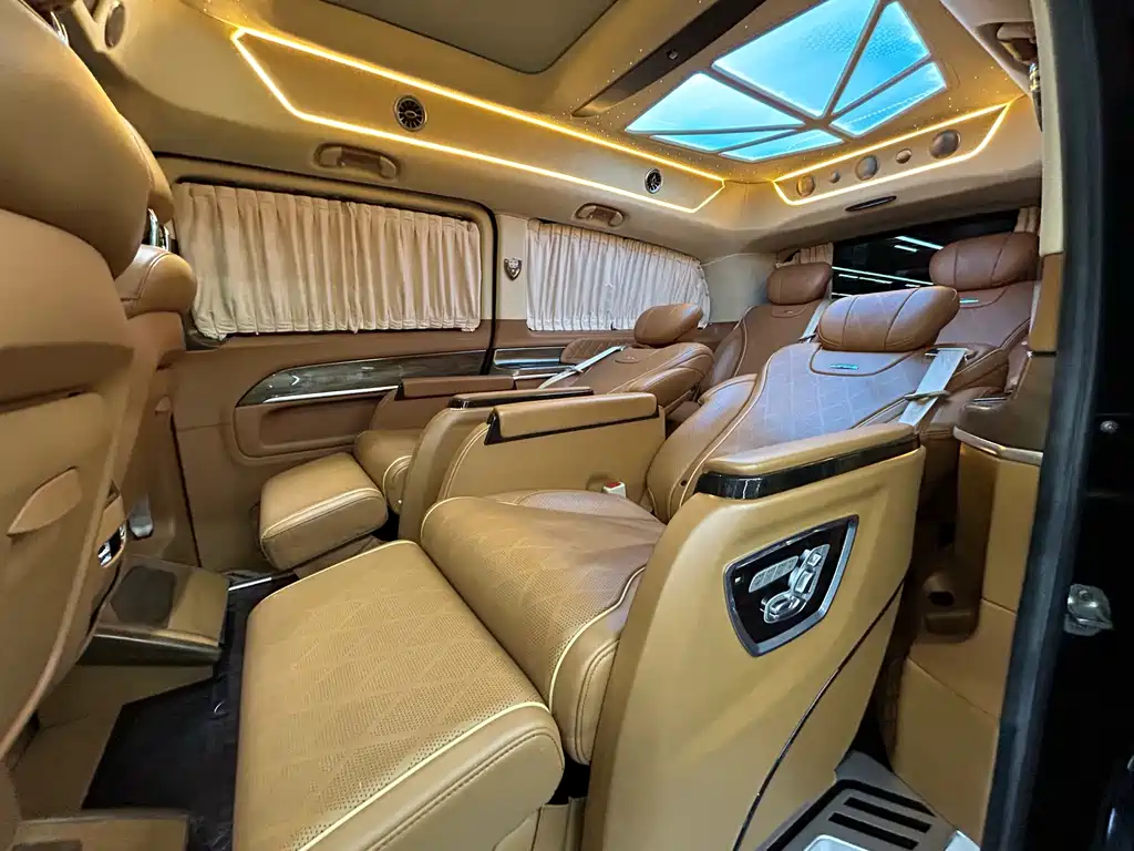 Mercedes-Benz V-Class 2021 — фото 30