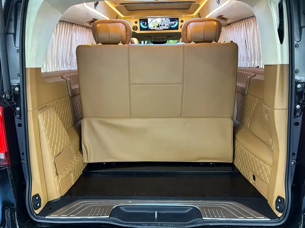 Mercedes-Benz V-Class 2021 — фото 24