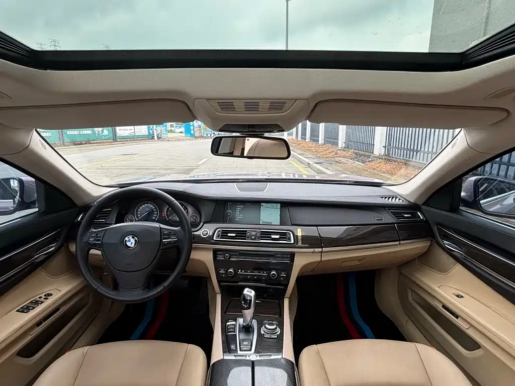 BMW 7 Series 2012 — фото 6