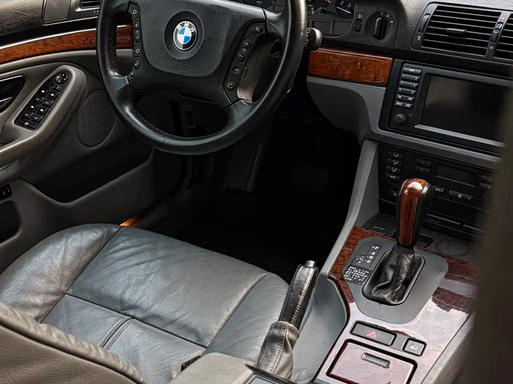 BMW 5 Series 2002 — фото 13