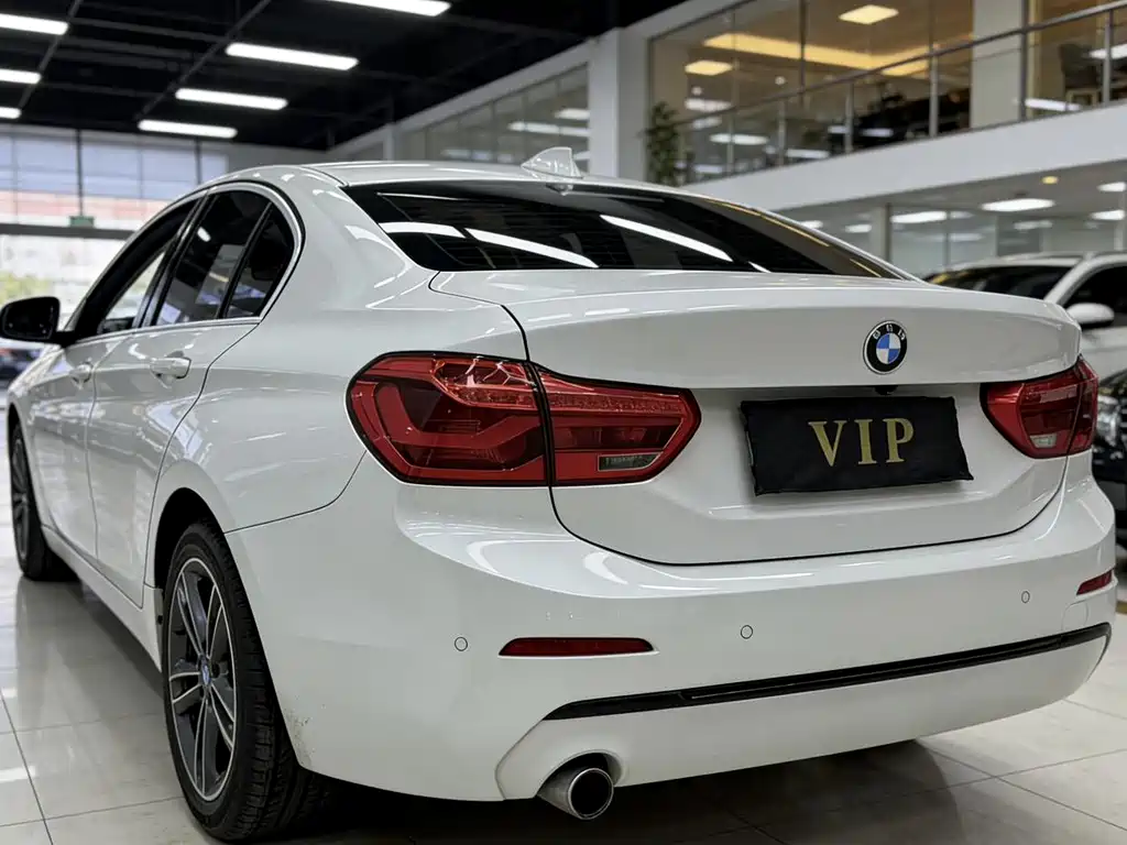 BMW 1 Series 2018 — фото 9