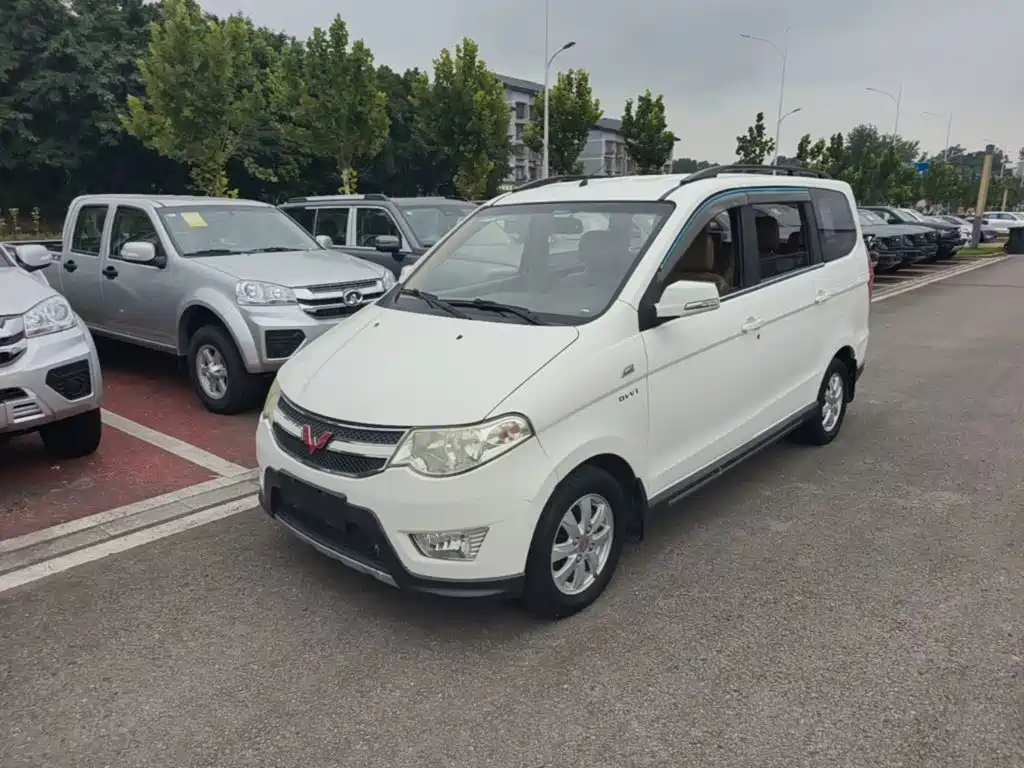 Wuling Hongguang 2015