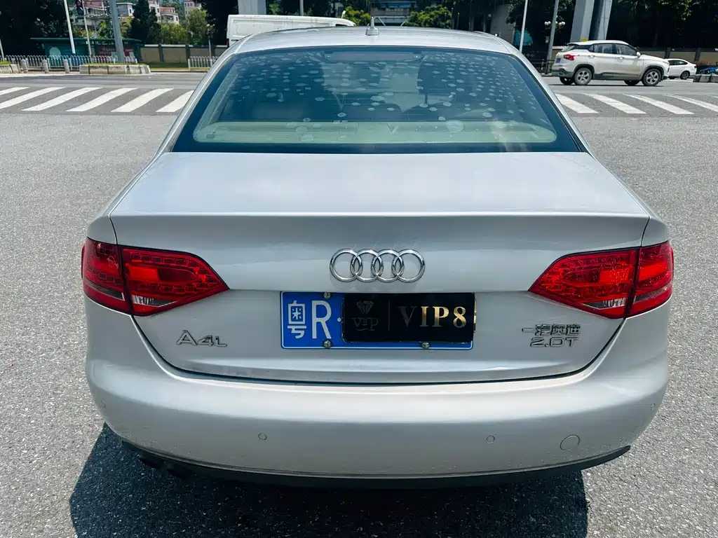 Audi A4L 2011