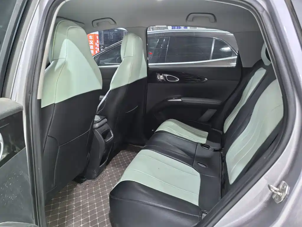 Geely Galaxy Starwish 2025 — фото 9