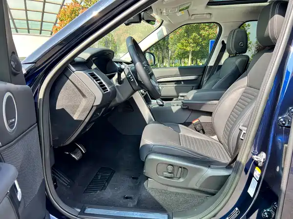 Land Rover Discovery 2023