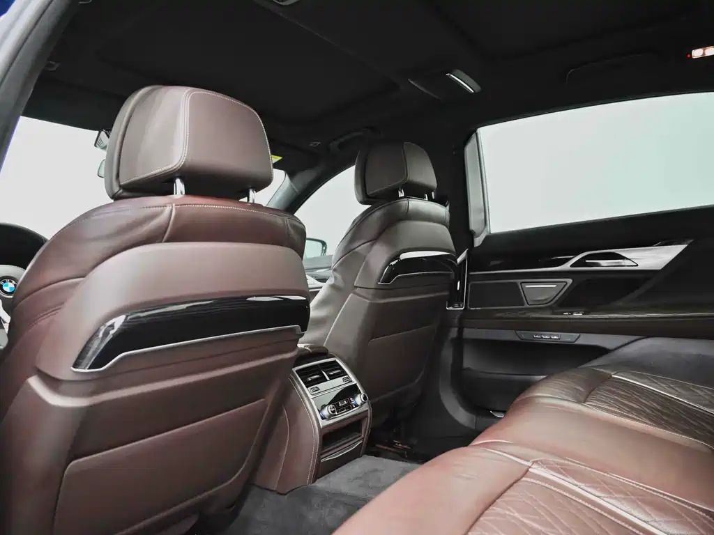 BMW 7 Series 2019 — фото 28