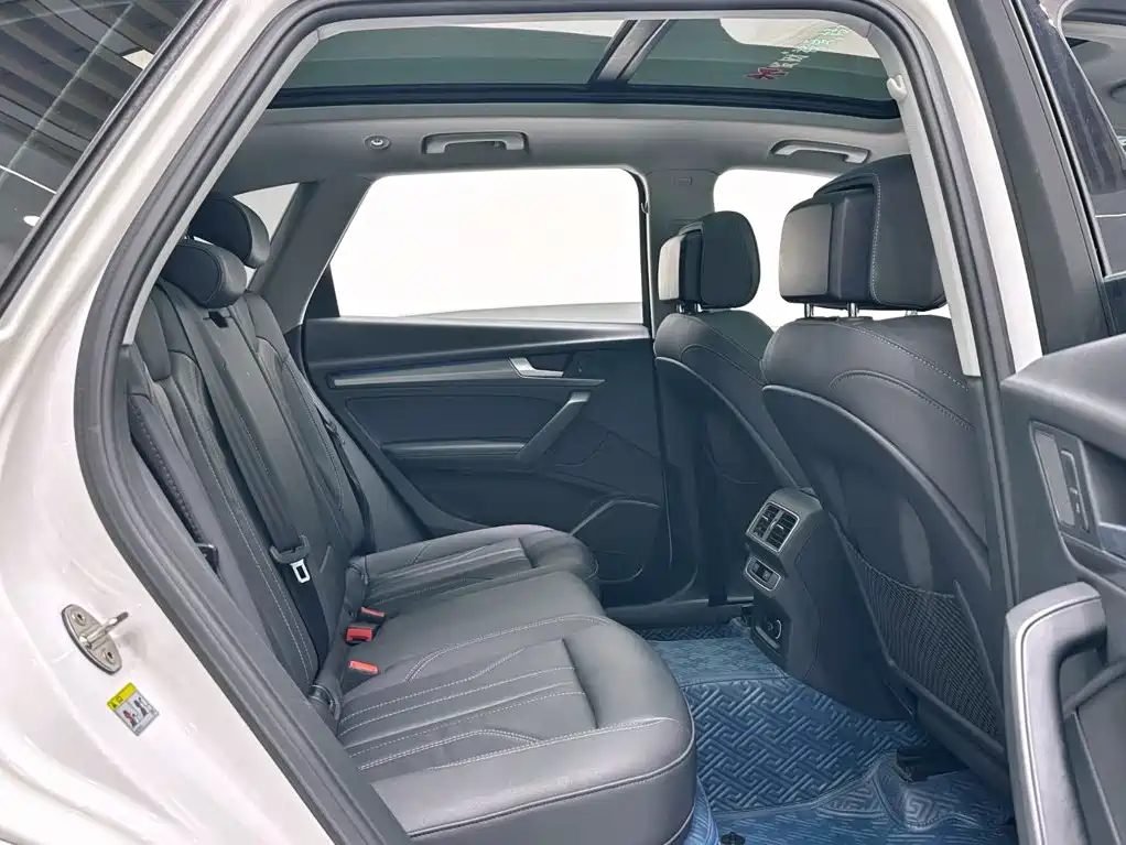 Audi Q5L 2022 — фото 10