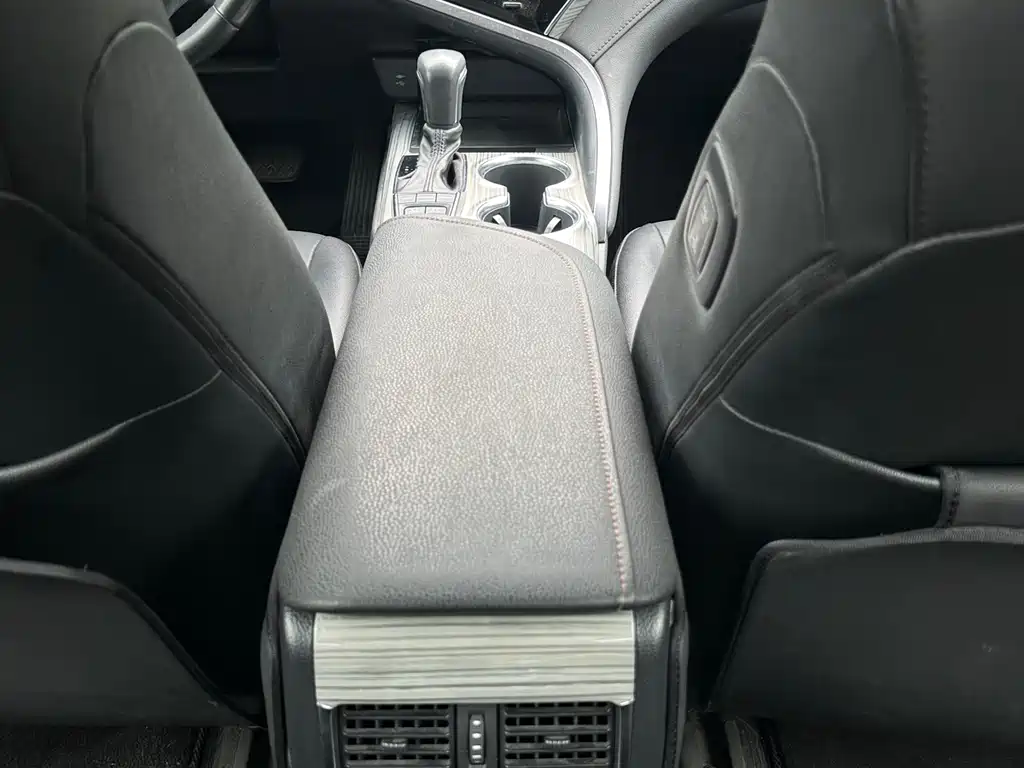 Toyota Camry 2019 — фото 14