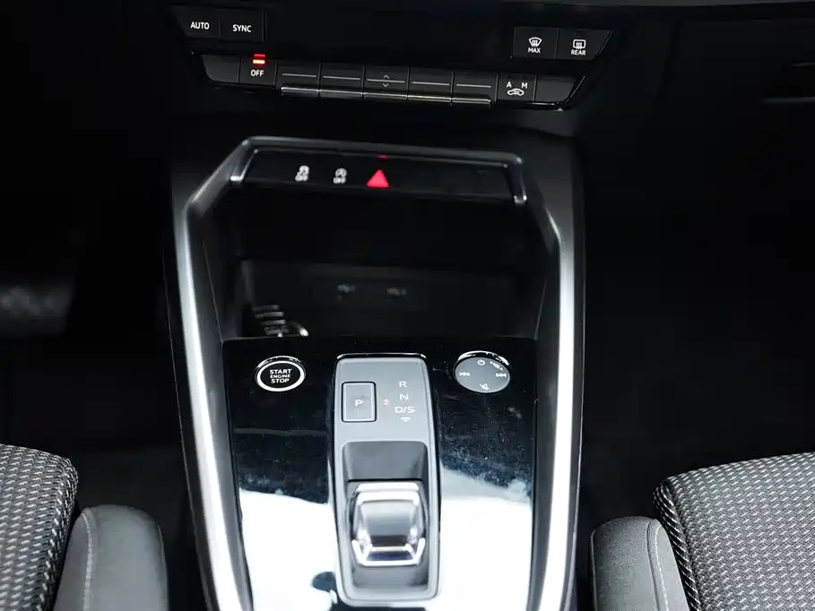 Audi A3 2023 — фото 16
