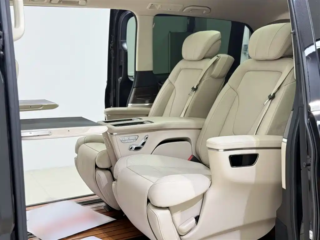 Mercedes-Benz V-Class 2022 — фото 24