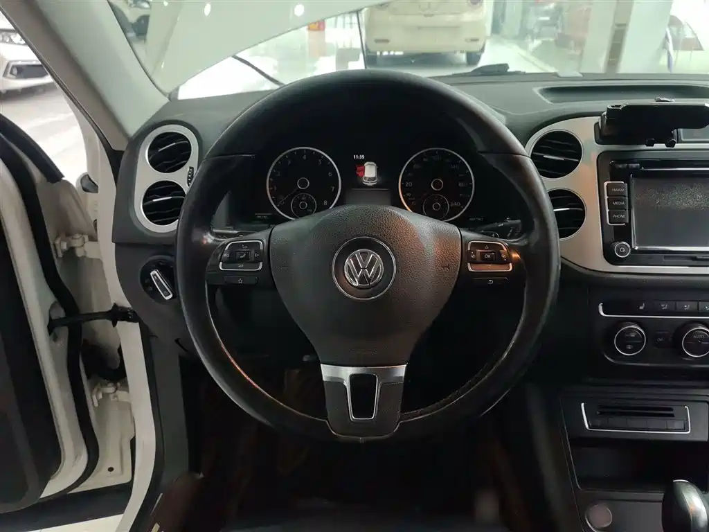 Volkswagen Tiguan 2015 — фото 11