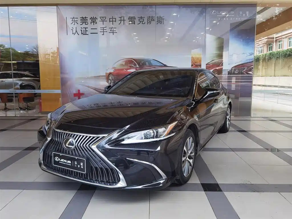 Lexus ES 2021 — фото 1