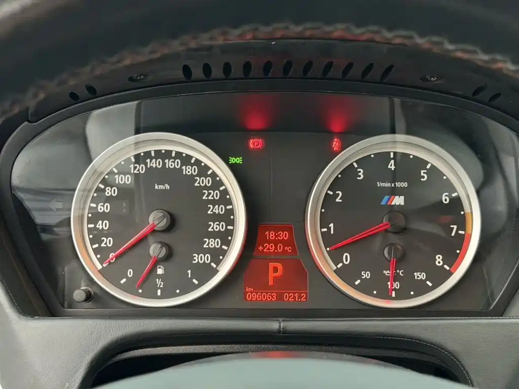BMW X6 M 2011 — фото 10