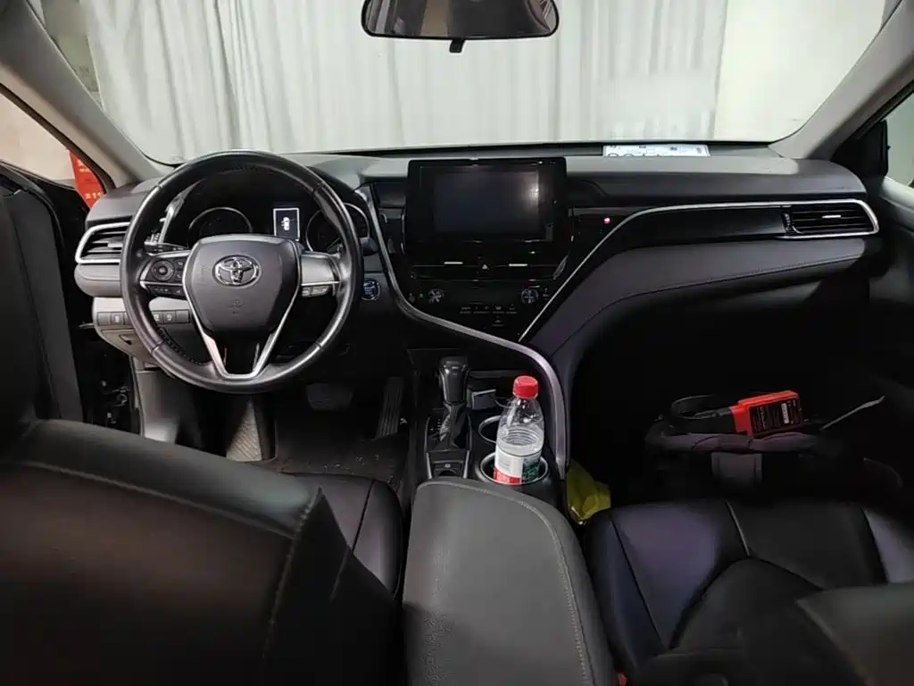 Toyota Camry 2023 — фото 10