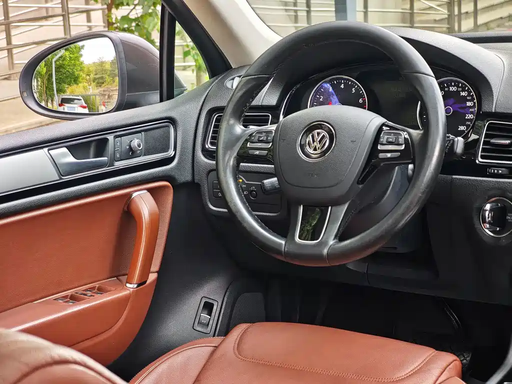 Volkswagen Touareg 2016 — фото 15