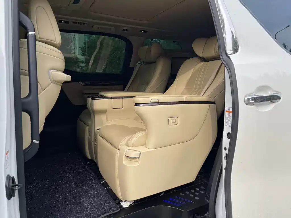 Toyota Vellfire 2022 — фото 5