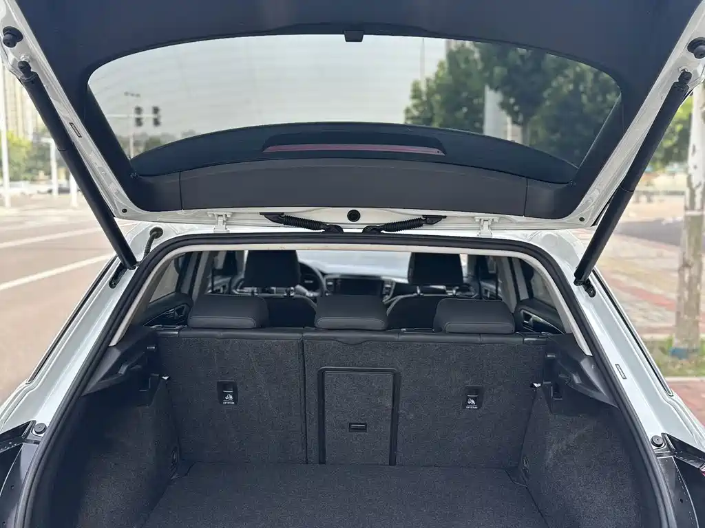 Volkswagen T-Roc 2023 — фото 11