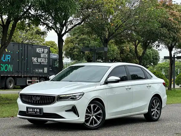 Geely Emgrand 2021