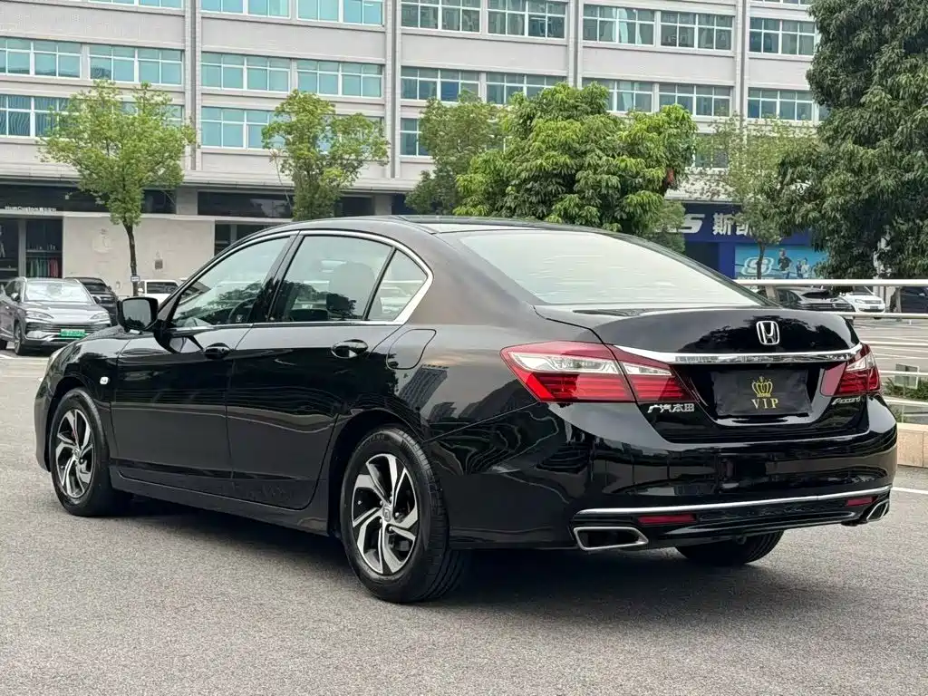 Honda Accord 2017 — фото 7