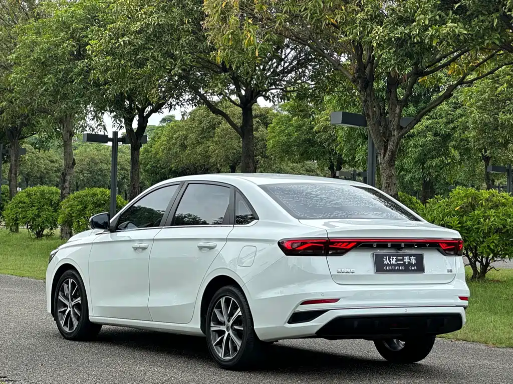 Geely Emgrand 2021 — фото 28