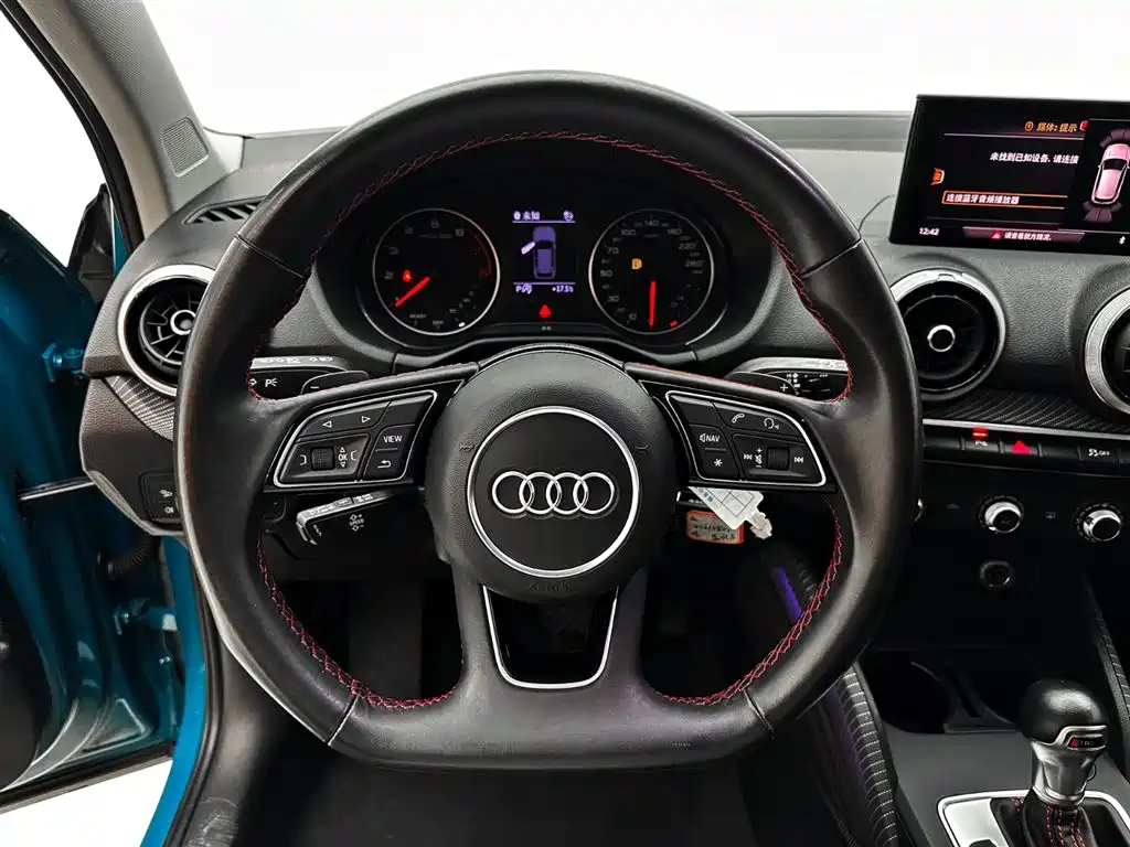 Audi Q2L 2023 — фото 18
