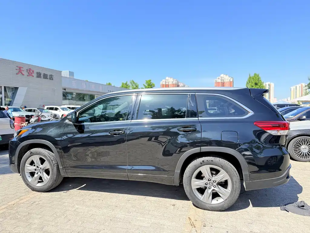 Toyota Highlander 2018 — фото 18