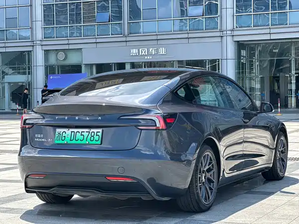 Tesla Model 3 2024