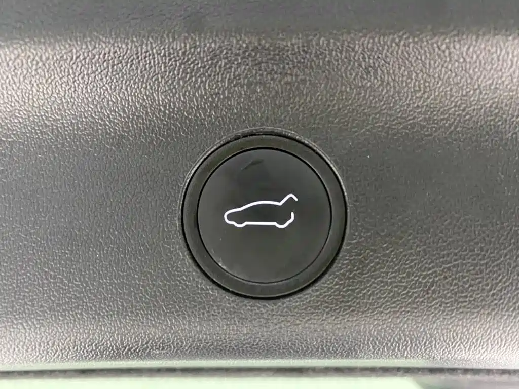 Tesla Model Y 2023 — фото 28