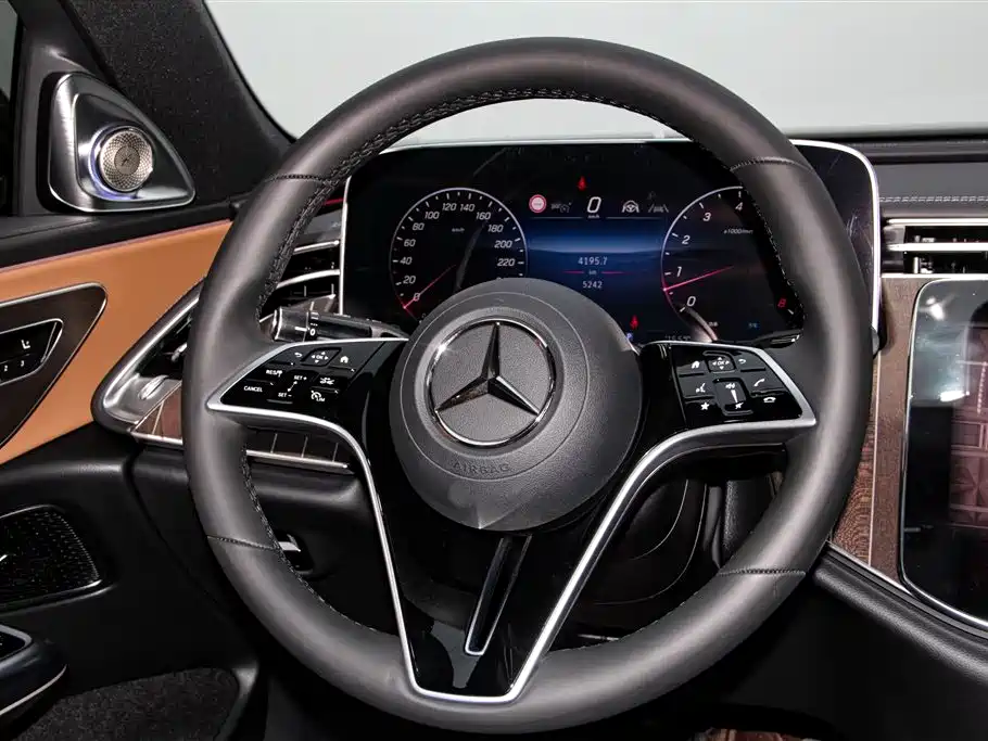 Mercedes-Benz E-Class 2025 — фото 14