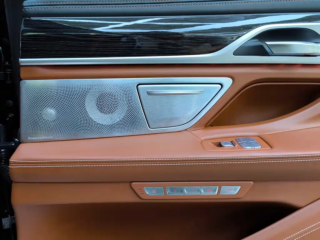 BMW 7 Series 2019 — фото 26